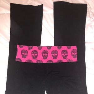 Black VS PINK leggings with pink and black skulls